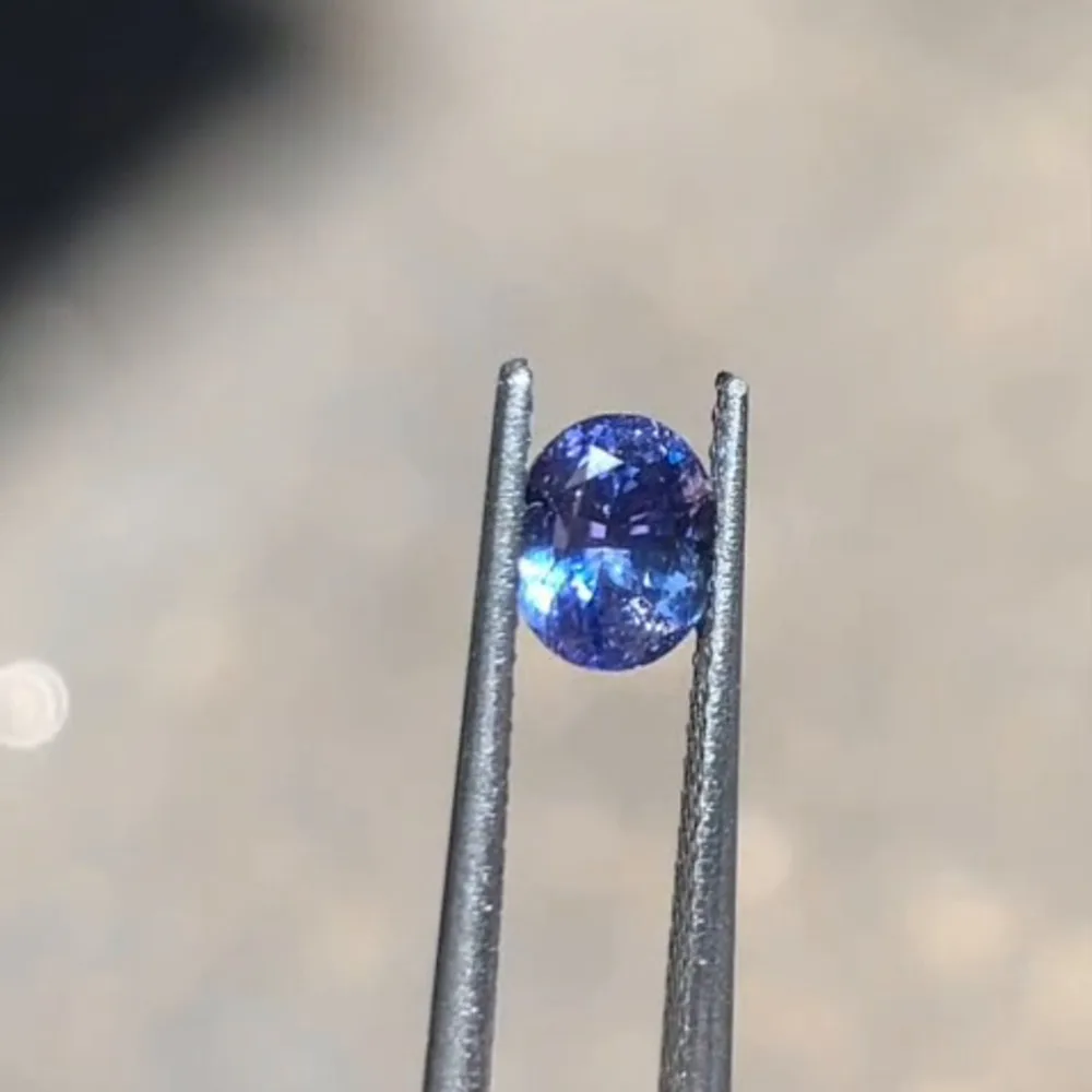Violet Sapphire, 1.11 ct, angled