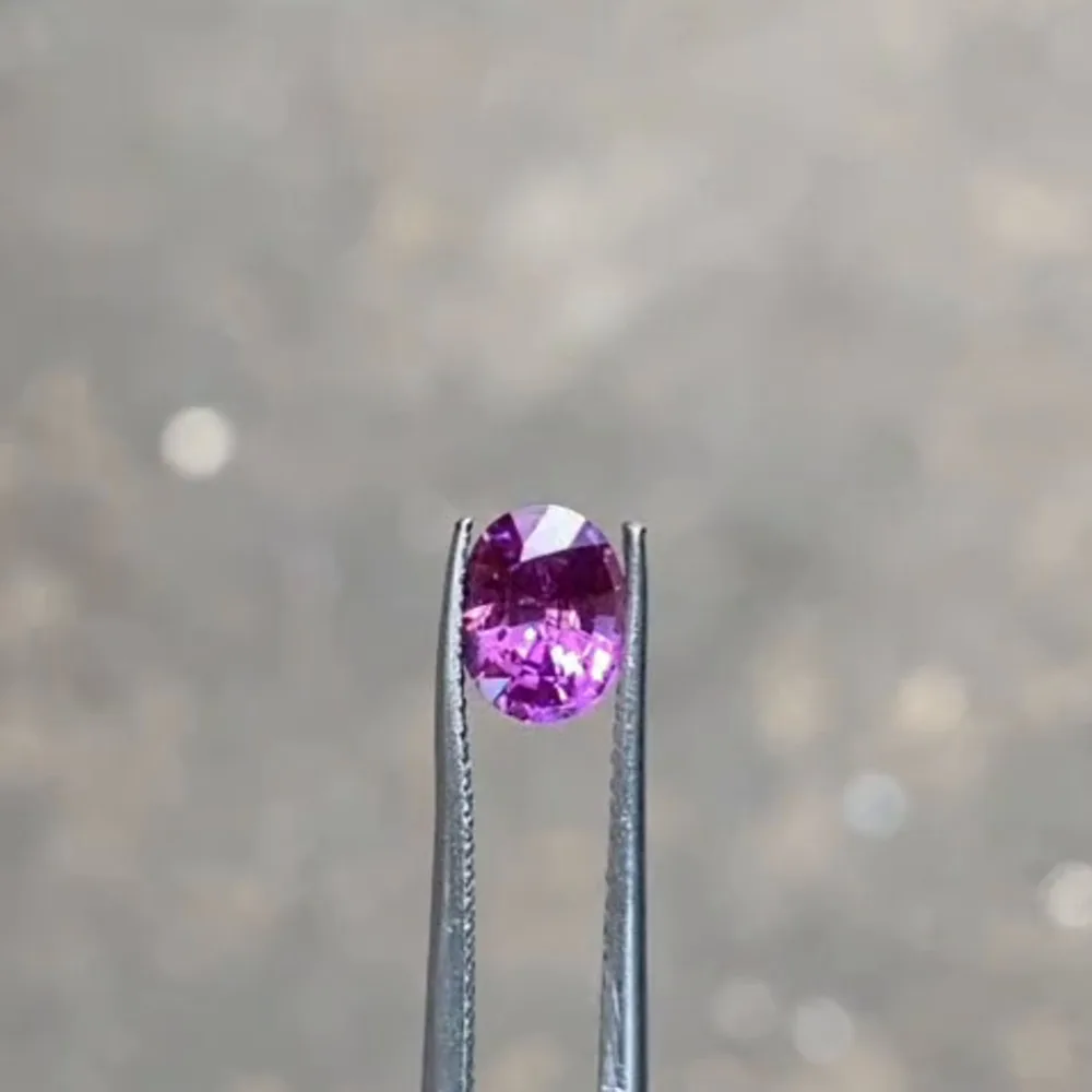Pink Sapphire, 1.2 ct, angled